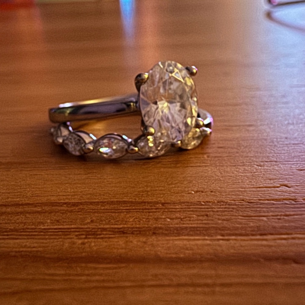 Elegant 2ct Moissanite oval solitaire white 14 k gold